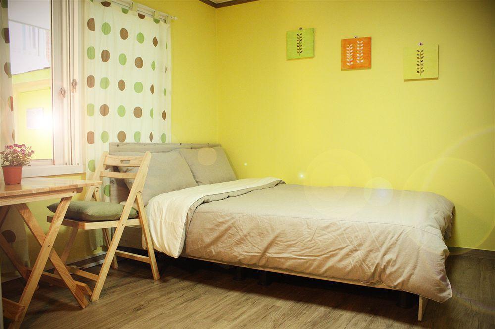 Lee & No Guesthouse Hongdae โซล ภายนอก รูปภาพ