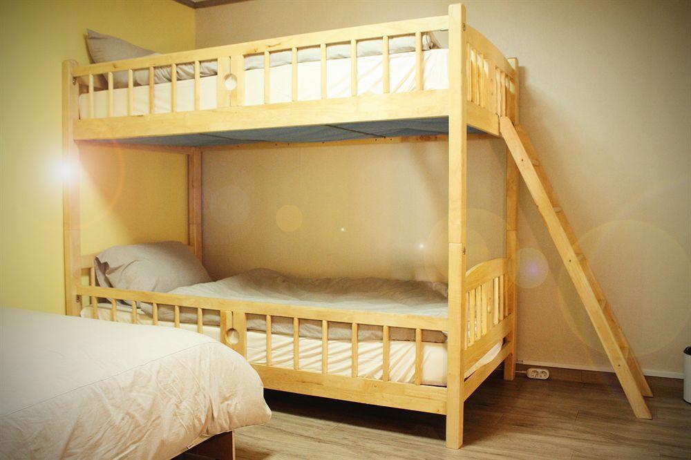 Lee & No Guesthouse Hongdae โซล ภายนอก รูปภาพ