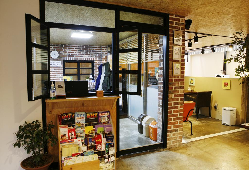 Lee & No Guesthouse Hongdae โซล ภายนอก รูปภาพ
