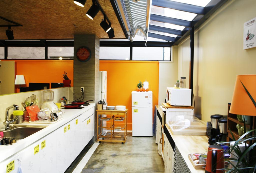 Lee & No Guesthouse Hongdae โซล ภายนอก รูปภาพ