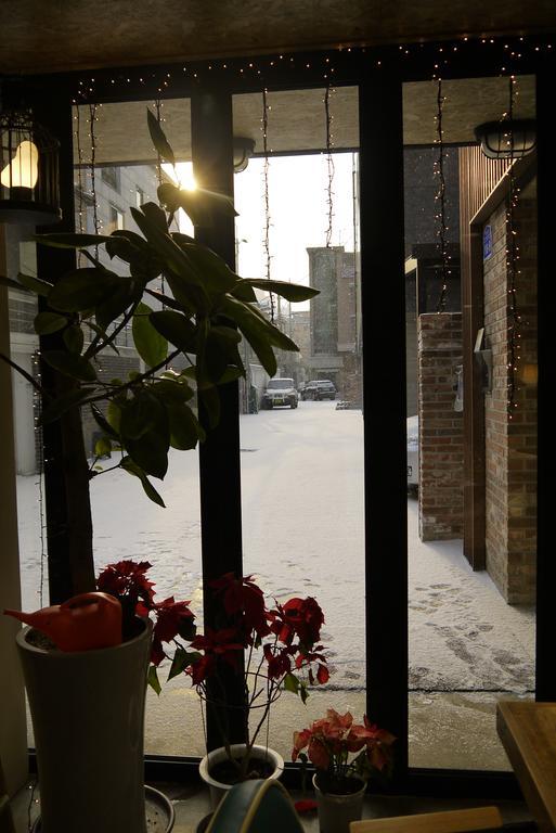Lee & No Guesthouse Hongdae โซล ภายนอก รูปภาพ