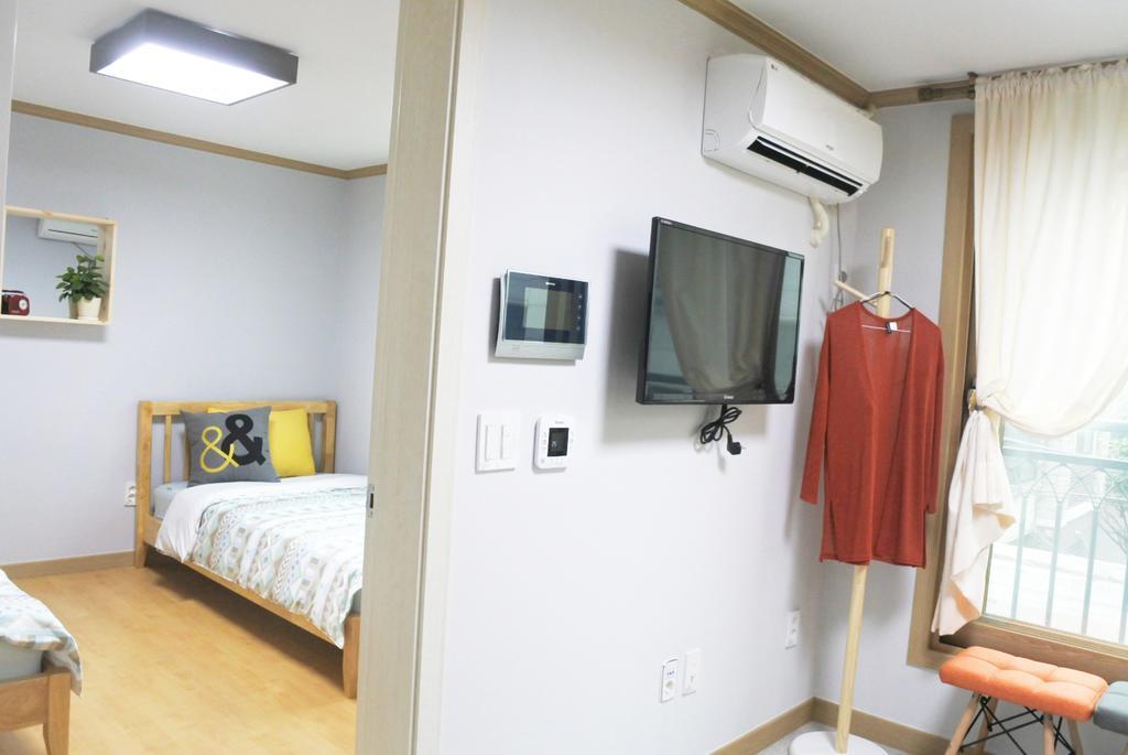 Lee & No Guesthouse Hongdae โซล ภายนอก รูปภาพ