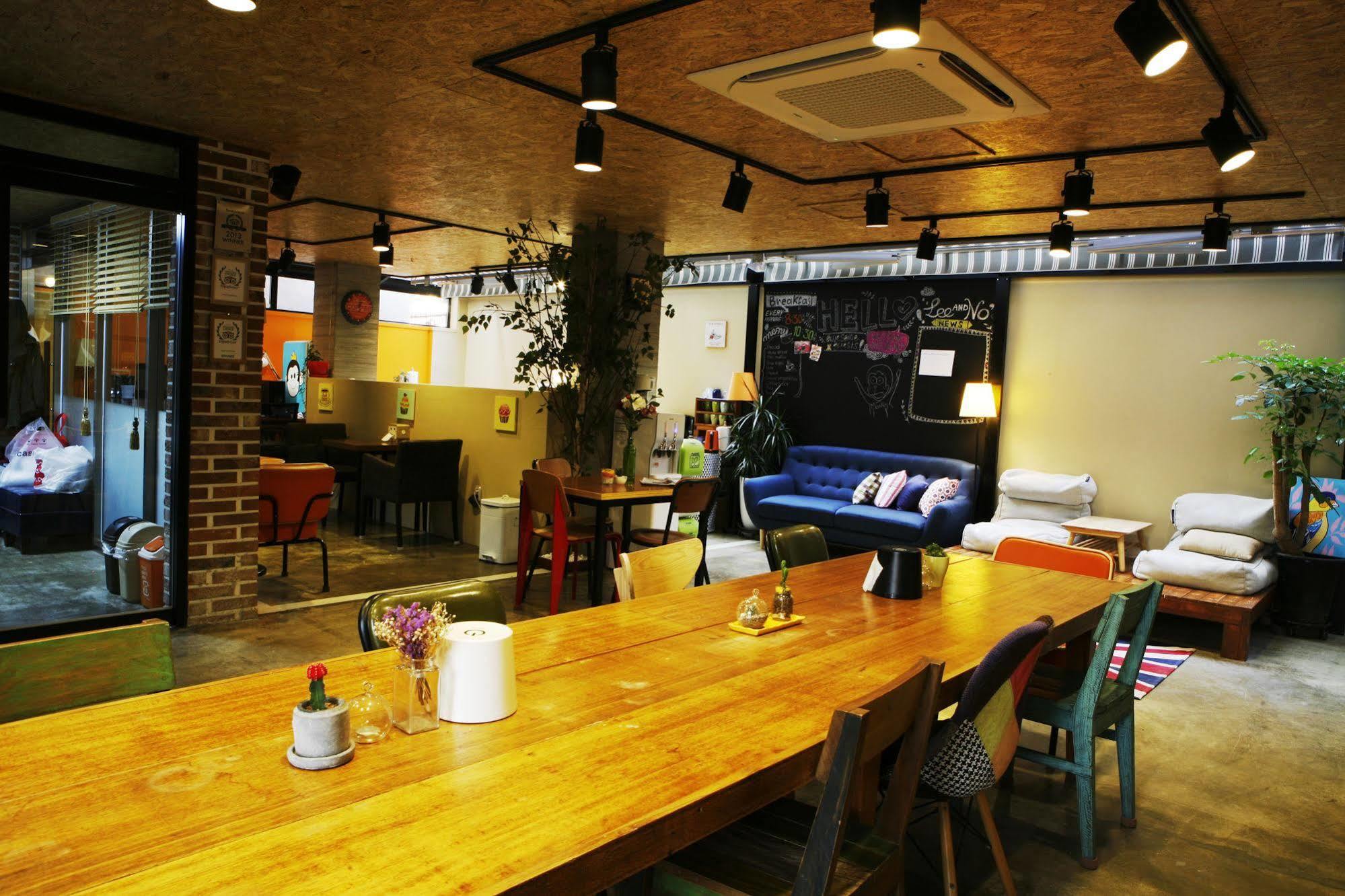 Lee & No Guesthouse Hongdae โซล ภายนอก รูปภาพ
