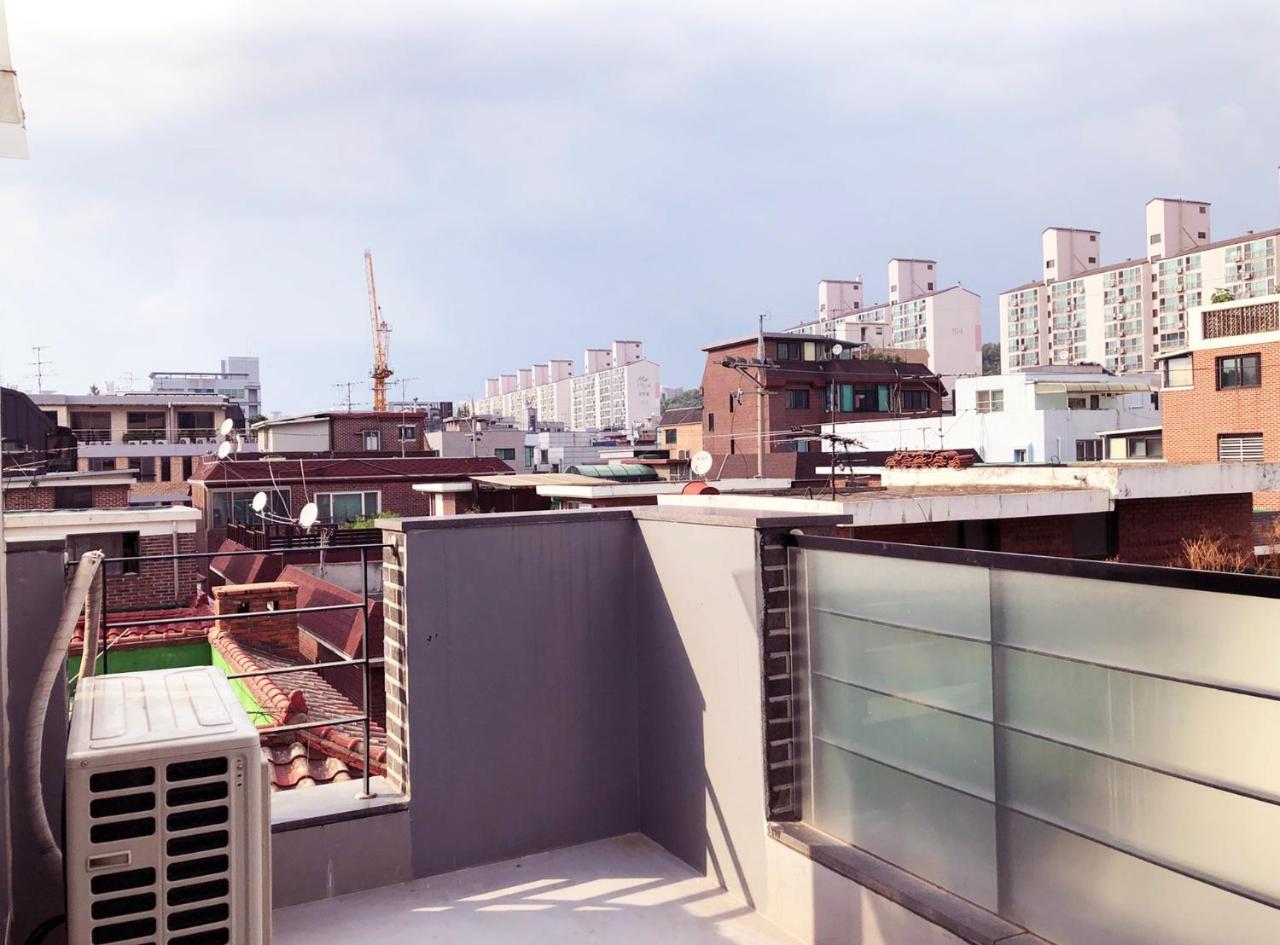 Lee & No Guesthouse Hongdae โซล ภายนอก รูปภาพ