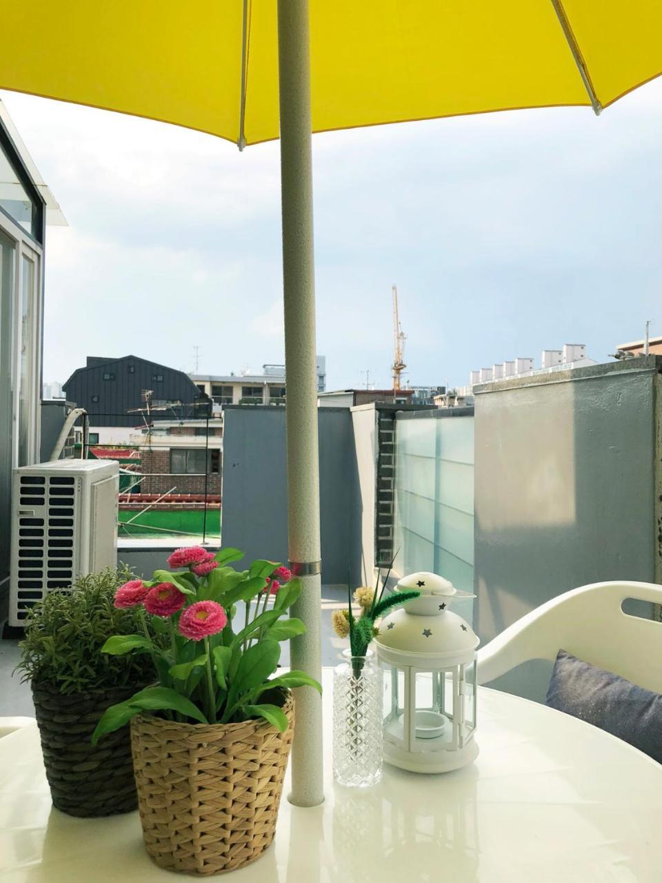 Lee & No Guesthouse Hongdae โซล ภายนอก รูปภาพ