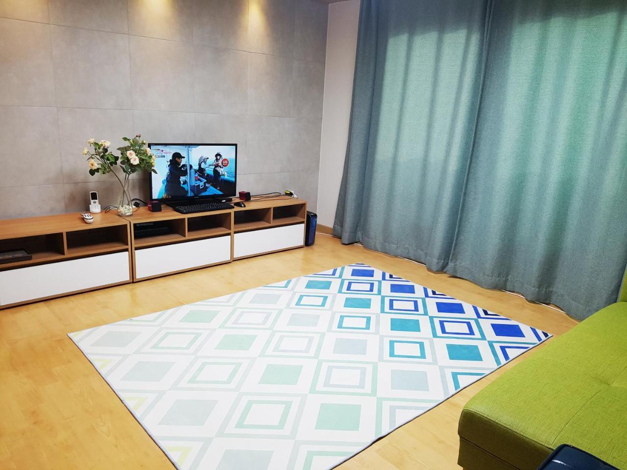 Lee & No Guesthouse Hongdae โซล ภายนอก รูปภาพ